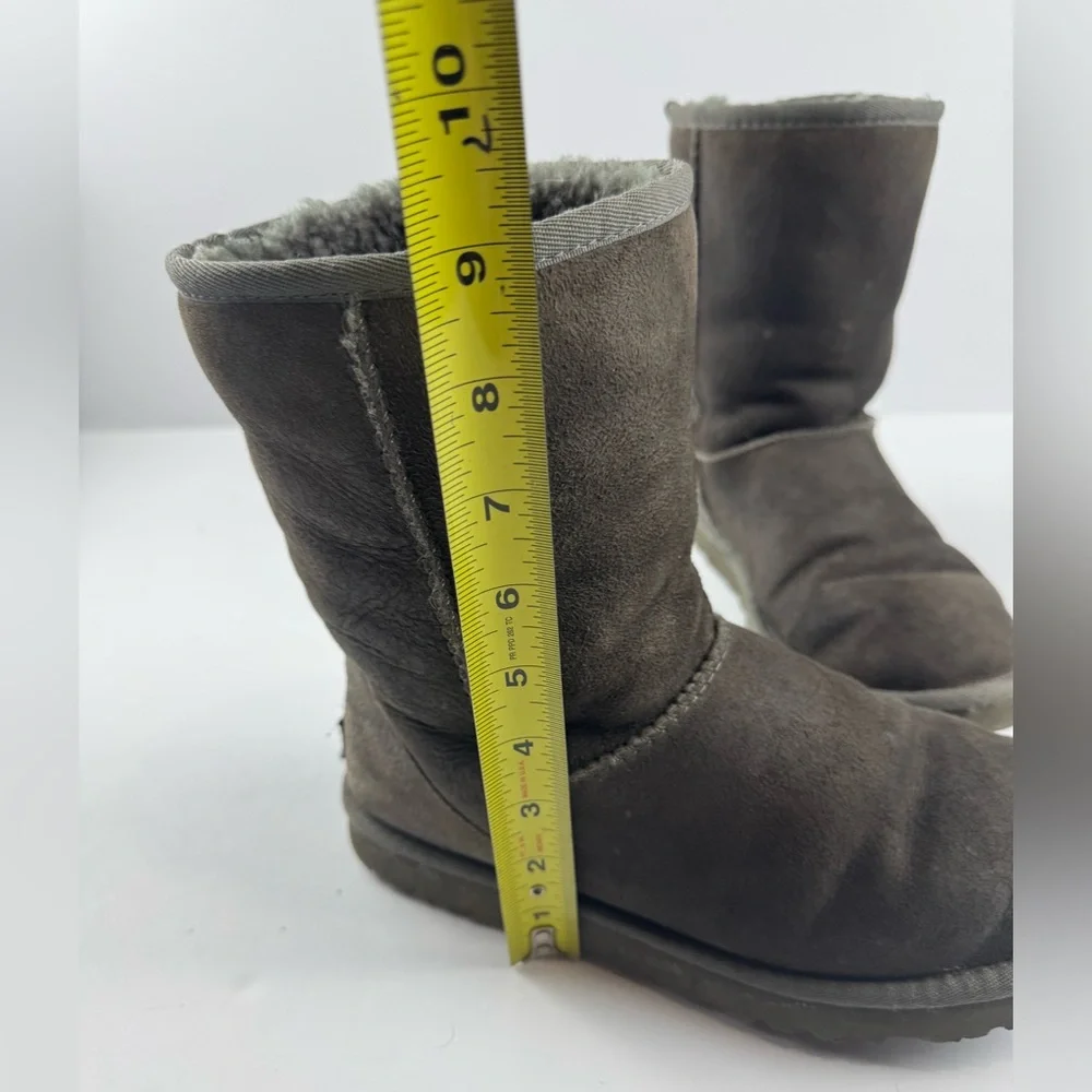 UGG Classic Short ll boots in gray size 8